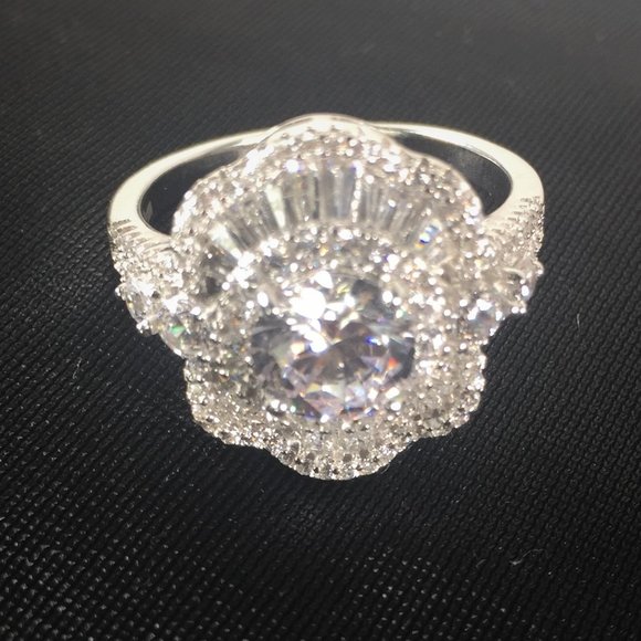 Beautiful Fine Silver Plated Diamond Ring - Picture 4 of 4